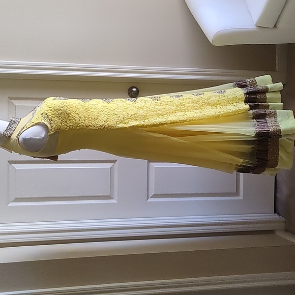 Designer Yellow crochet lace and diamond work 2 piece 2 way Anarkali XS - Picture 7 of 15